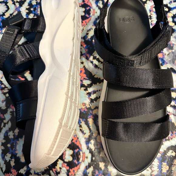 NEW UGG Platform Sandals! - Picture 4 of 5